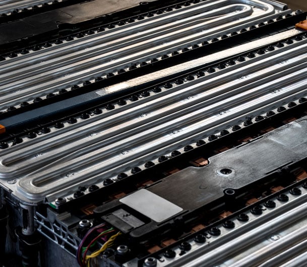 EV-Battery-Cooling-System-liquid-cold-plates-mounted-on-battery-modules