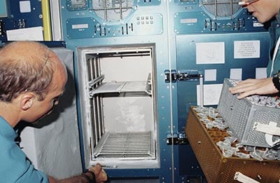 Problematic-Refrigerator-in-the-Spacelab-Life-Sciences-on-STS-40